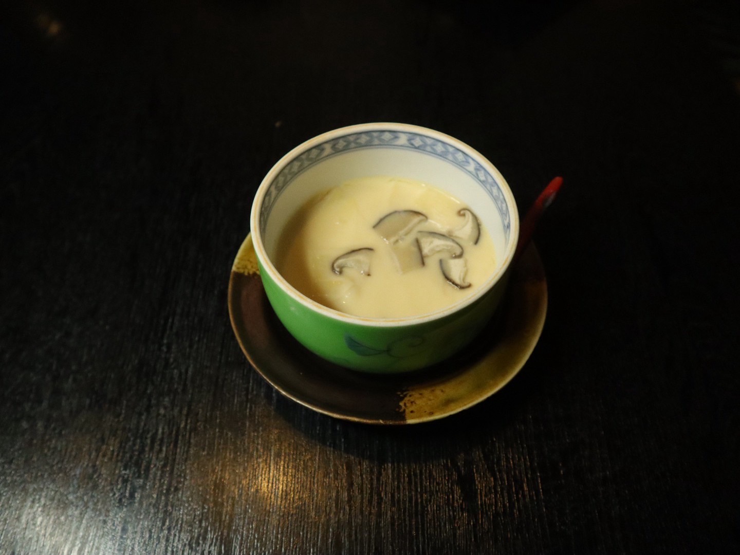 天ぷらや茶碗蒸しの料理写真