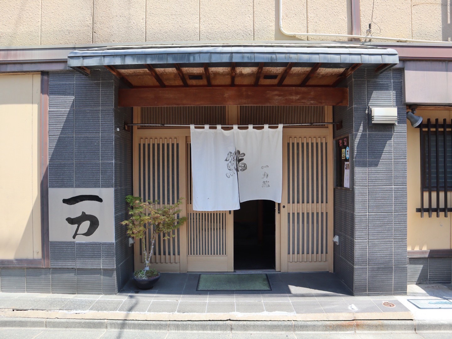 店舗写真1